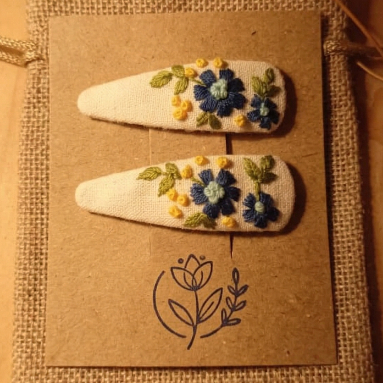 Indigo White Clips